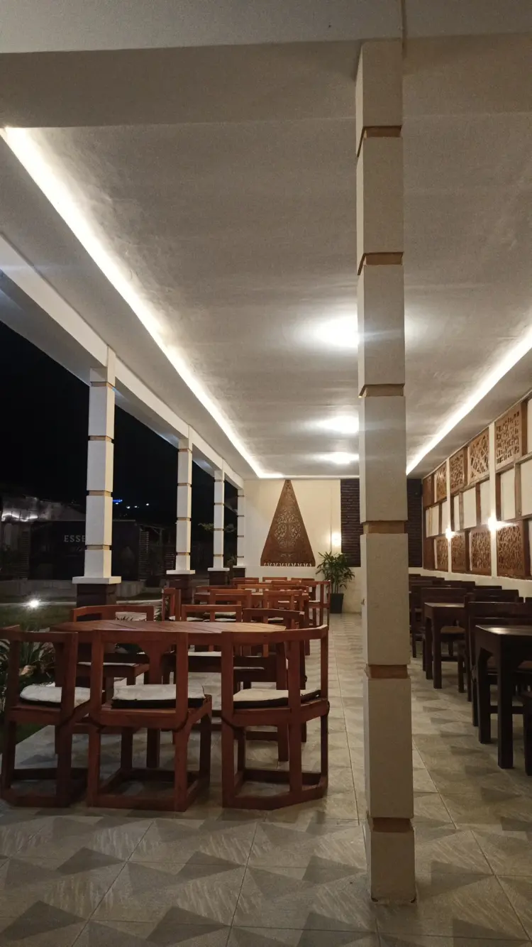 Essensia Coffee & Space 4