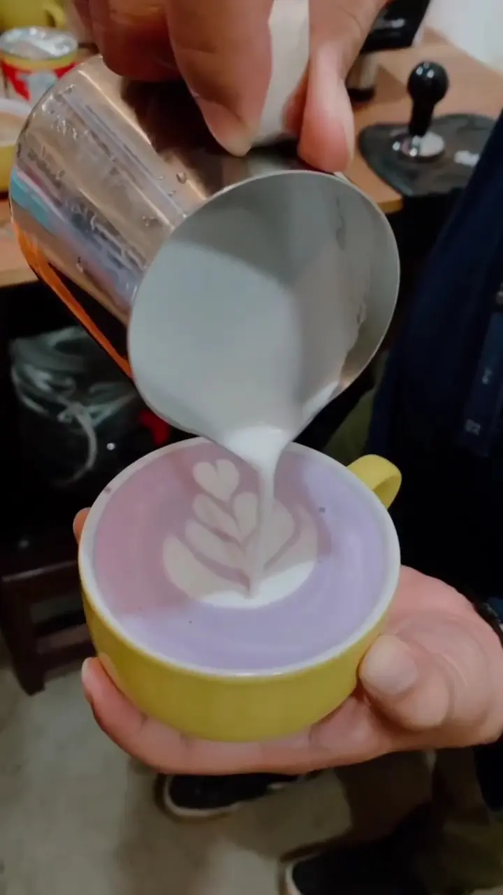 Essensia Coffee & Space 6