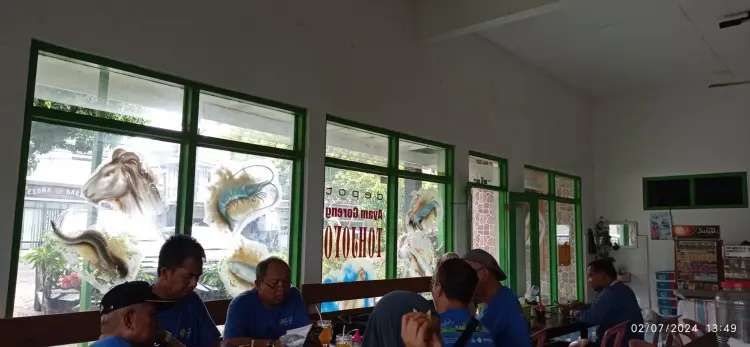 RUMAH MAKAN TOH JOYO 9