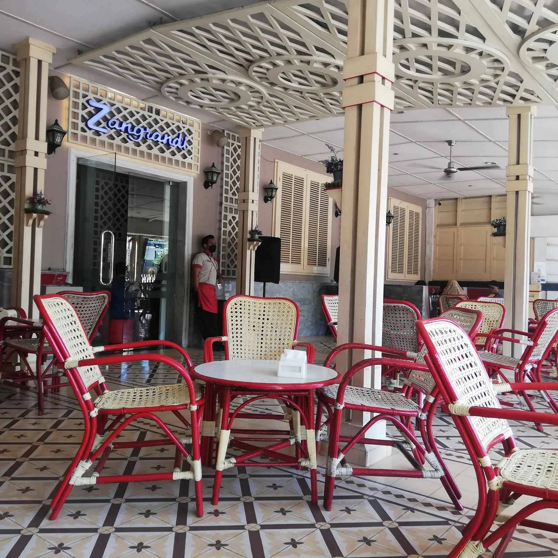 Surabaya's nearly 100-year-old legendary spot, I tried it and thought, 'is that all?' 1