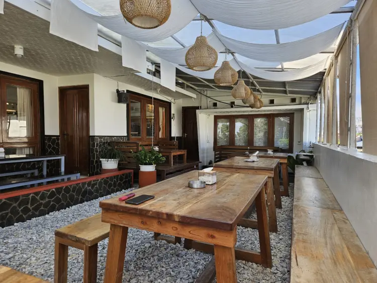 Mouara Coffee & Space 9