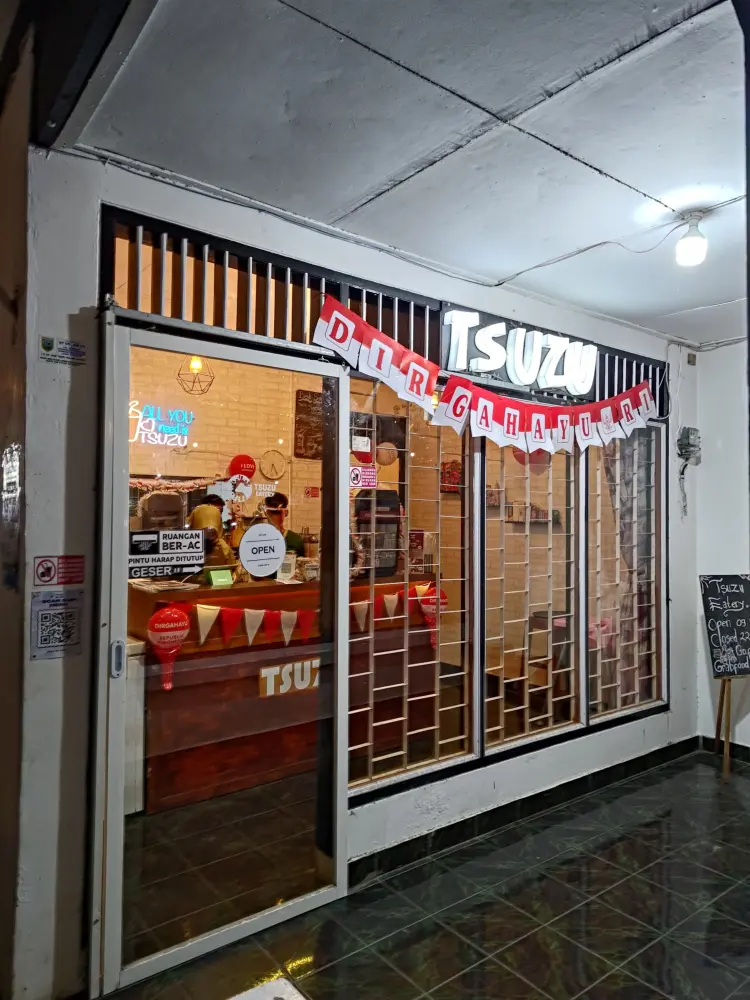 Tsuzu Eatery Gombong 1