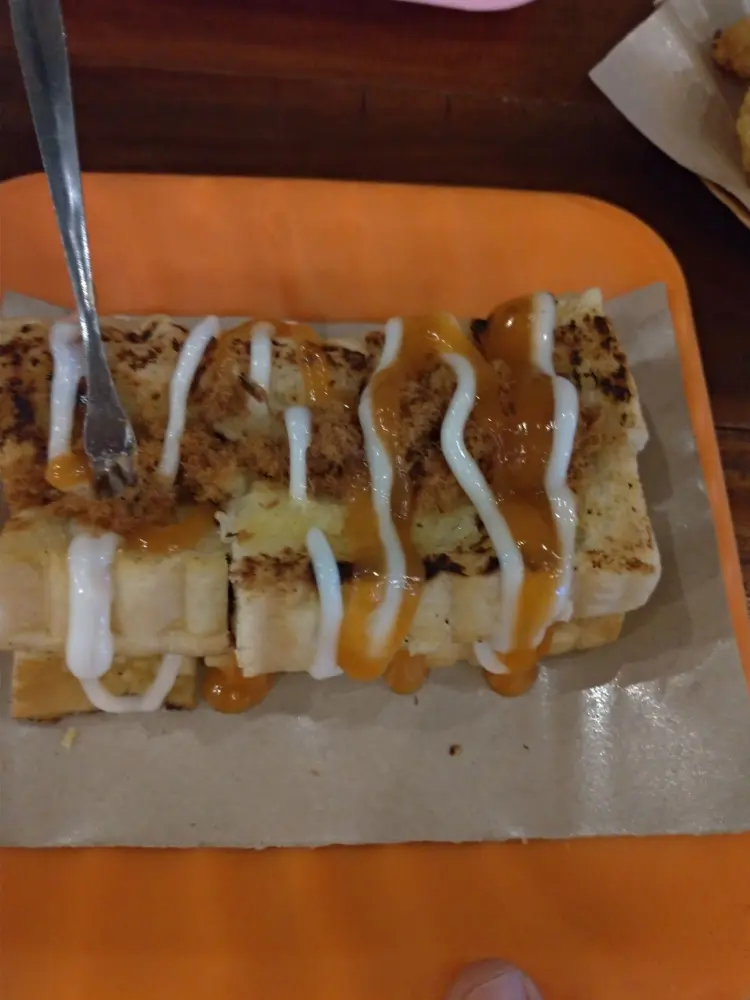 Tsuzu Eatery Gombong 7