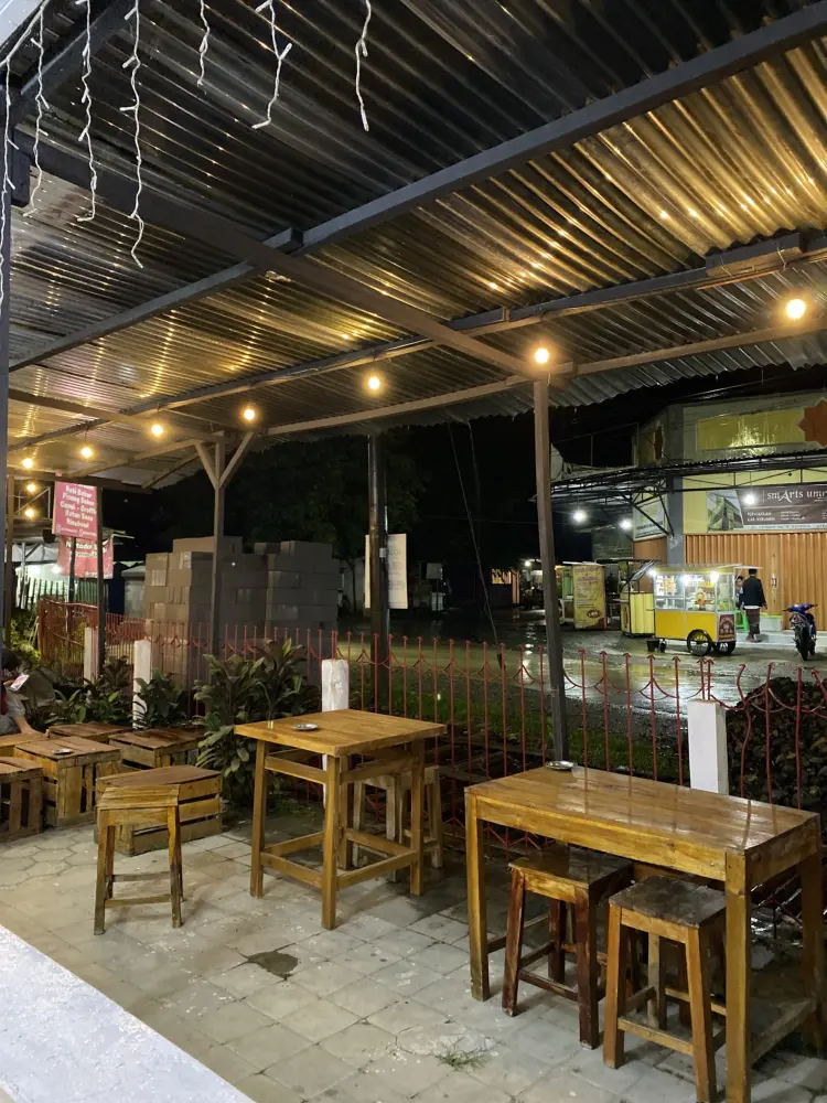 Tsuzu Eatery Gombong 5