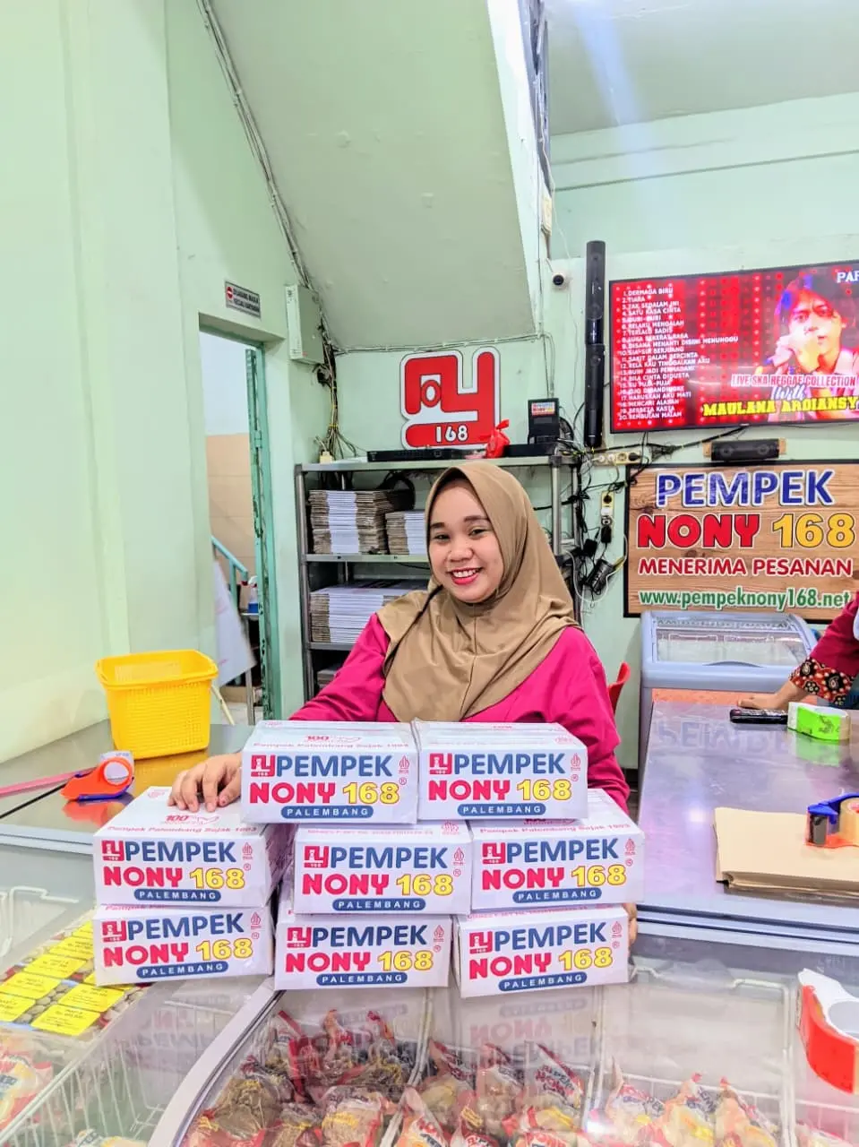 Palembang's best Pempek? God-tier taste, but the server wanted to fight me… 2