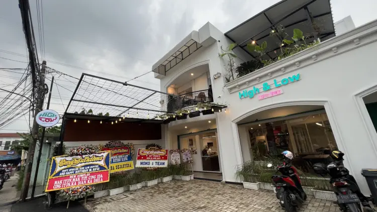 High & Low Coffee Space 1