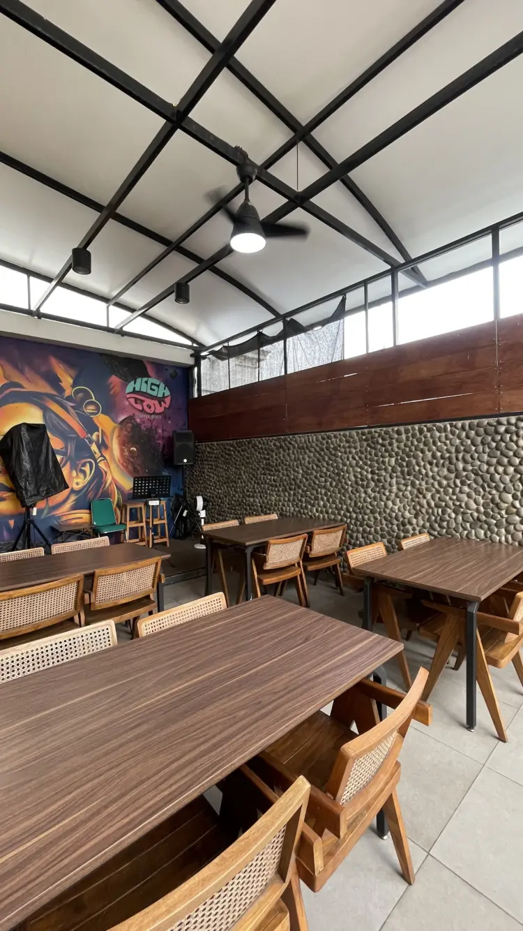 High & Low Coffee Space 3