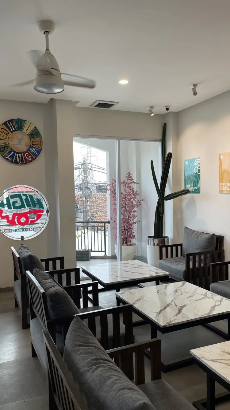 High & Low Coffee Space 2