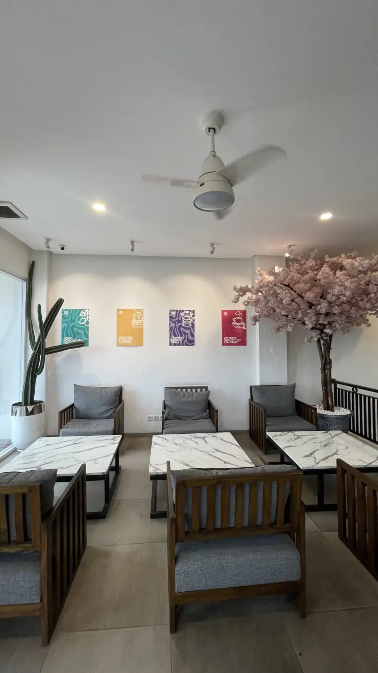 High & Low Coffee Space 6