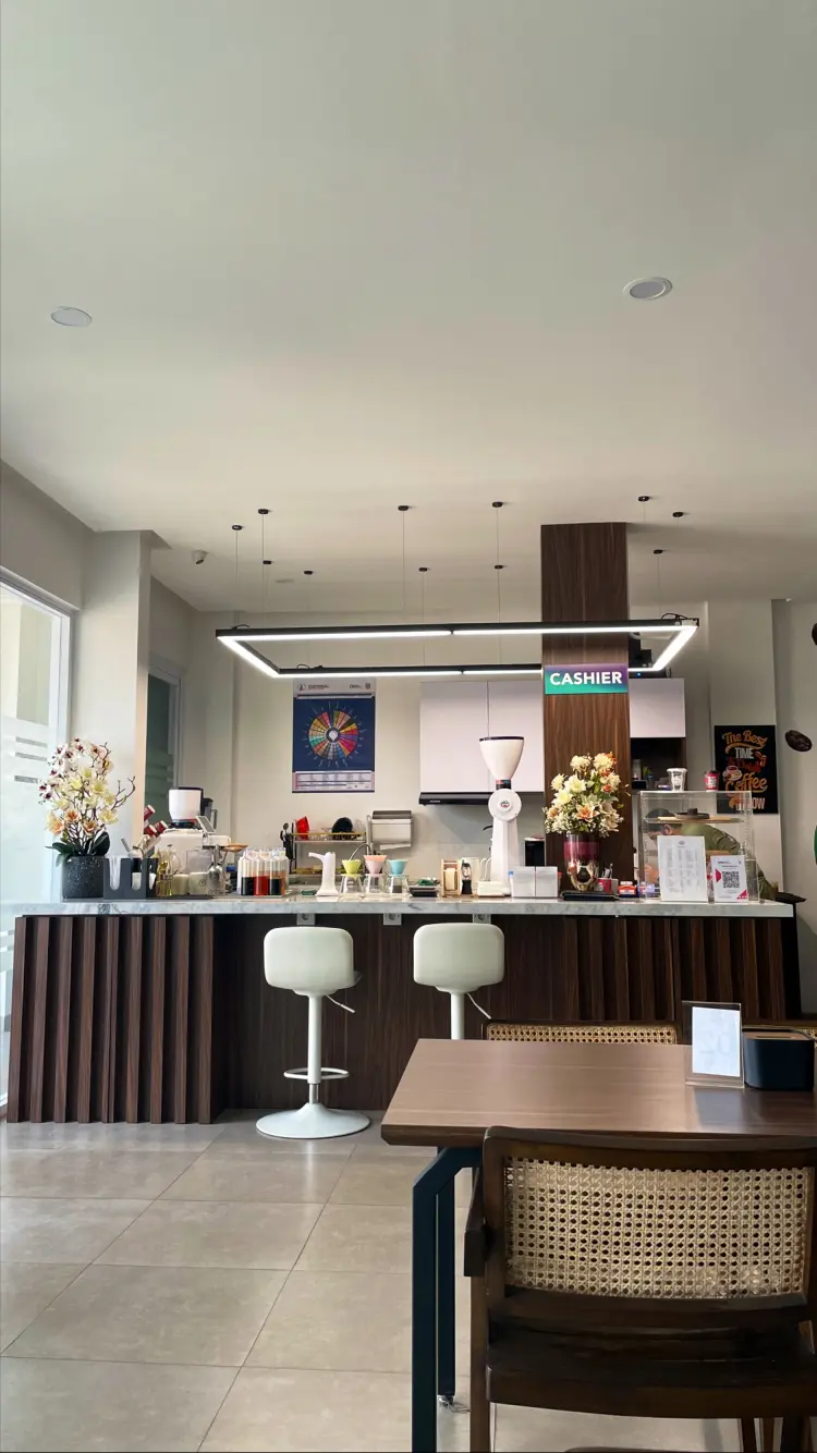 High & Low Coffee Space 5