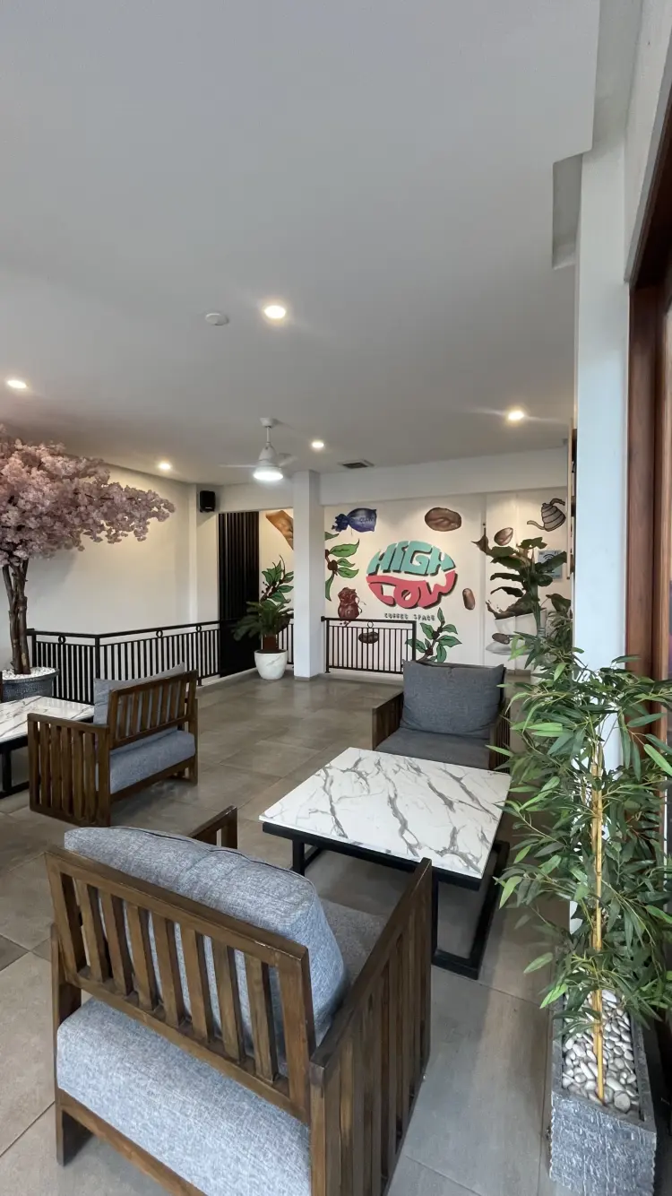 High & Low Coffee Space 4