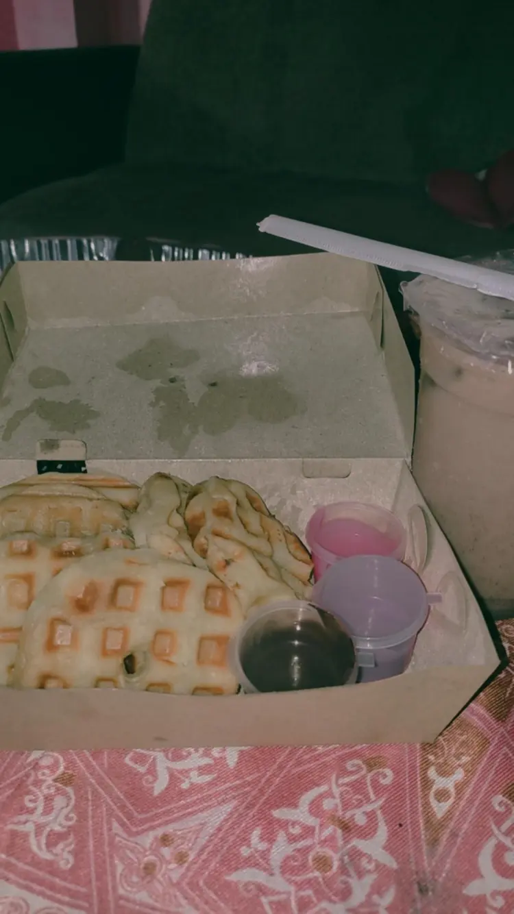 BEE DONUTS DONAT KARAKTER JEMBER 9