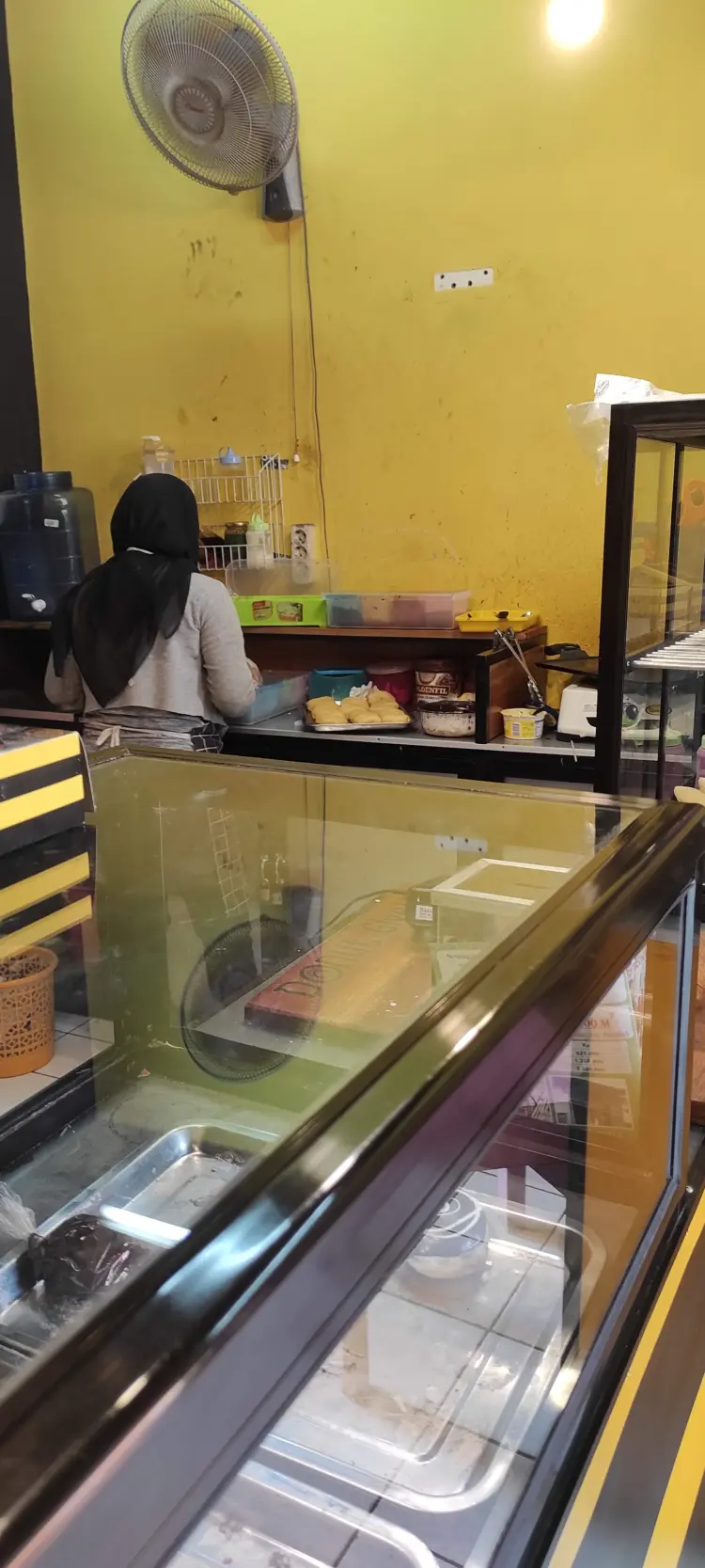 BEE DONUTS DONAT KARAKTER JEMBER 2