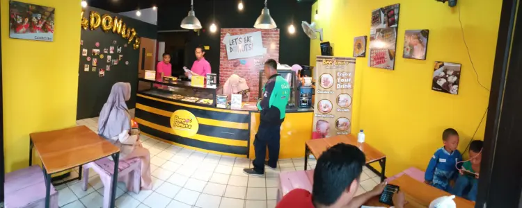BEE DONUTS DONAT KARAKTER JEMBER 5