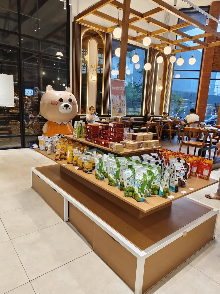 Loopi Hoopi Resto & Bakery 3