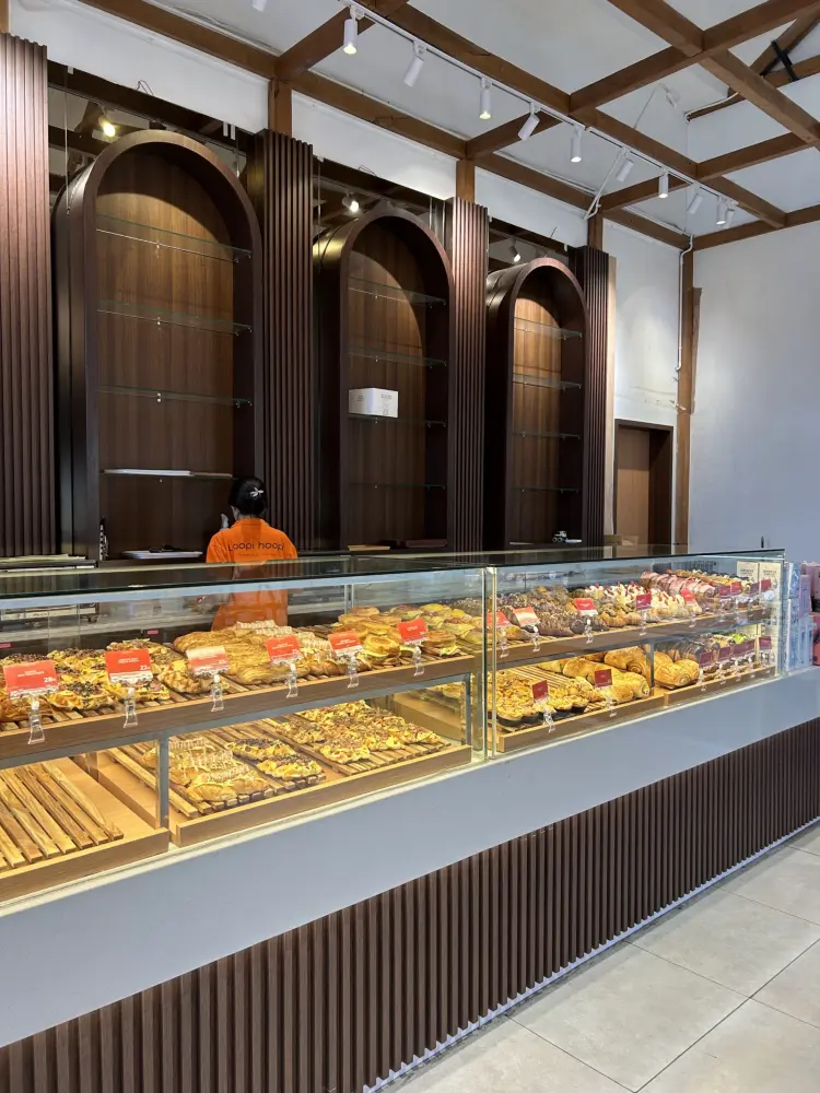 Loopi Hoopi Resto & Bakery 4