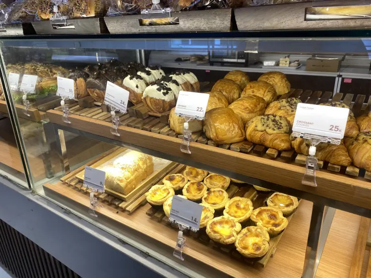 Loopi Hoopi Resto & Bakery 5