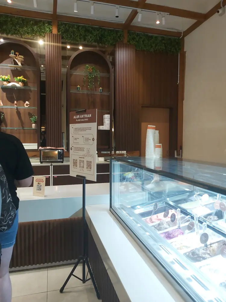 Loopi Hoopi Resto & Bakery 9