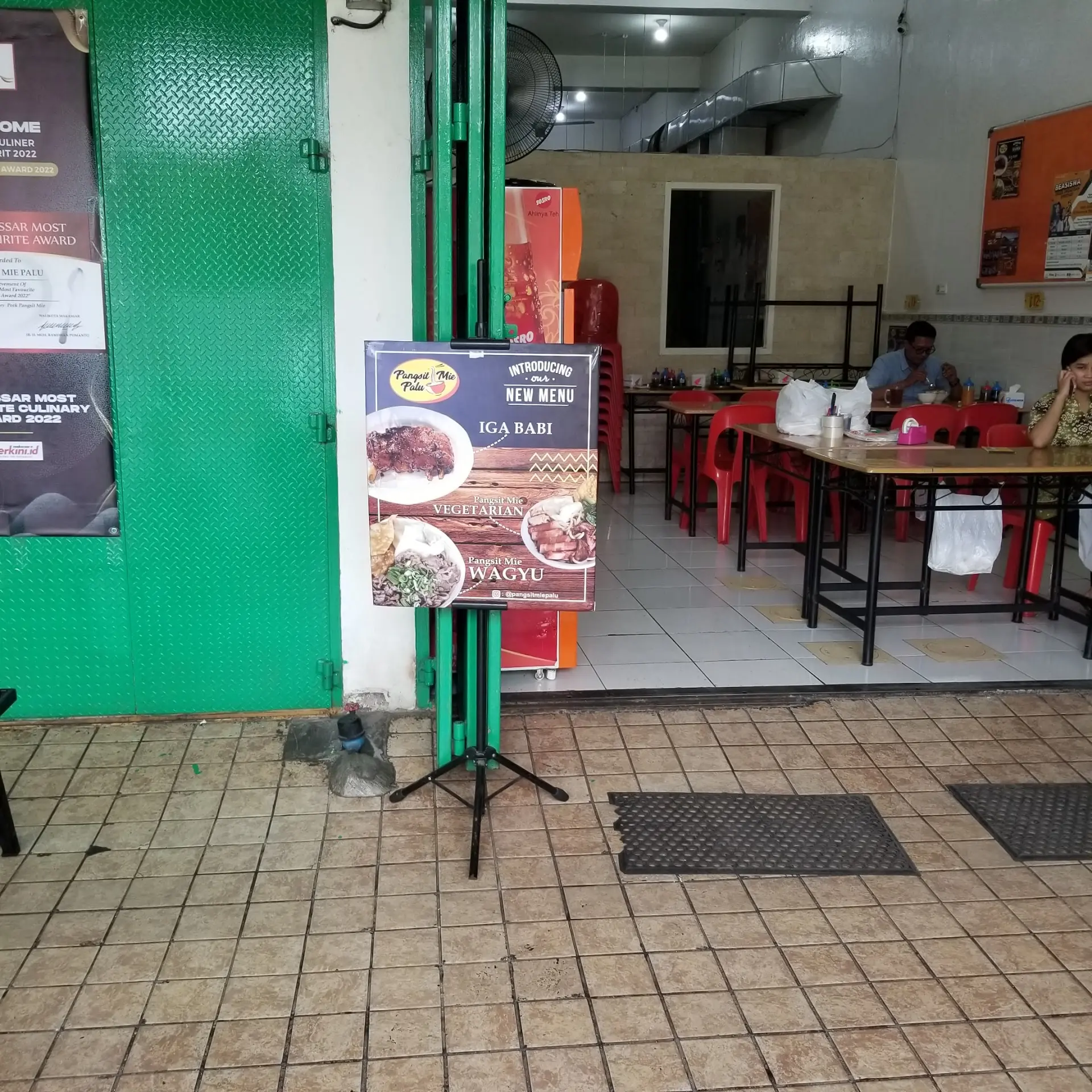 42k for a bowl of Bakmi, pricier than Jakarta?! I'm putting this legendary Makassar spot to the test 1