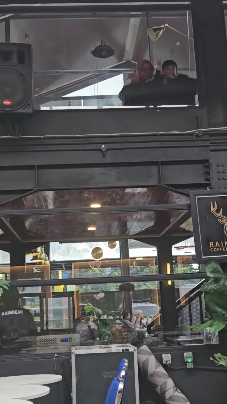Raindear Coffee & Kitchen 5