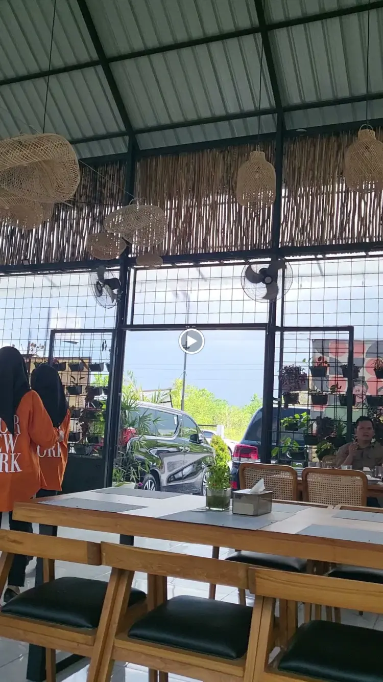 Mamawi Resto & Cafe 6