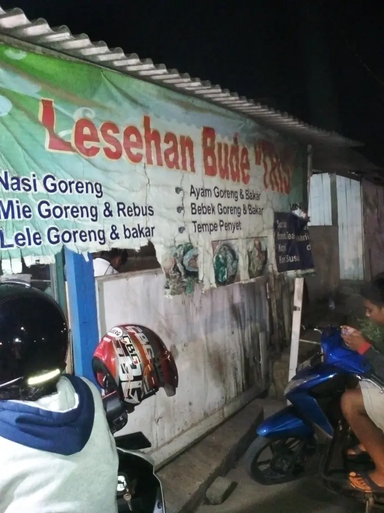 Lesehan Bude "Tris" 3