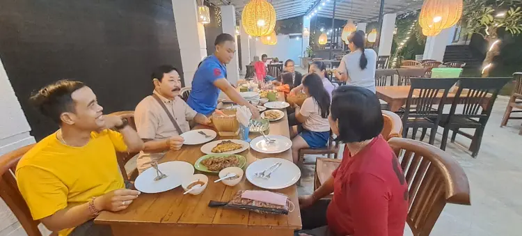 Restoran Ulam Segara Lesehan Ikan Bakar 6