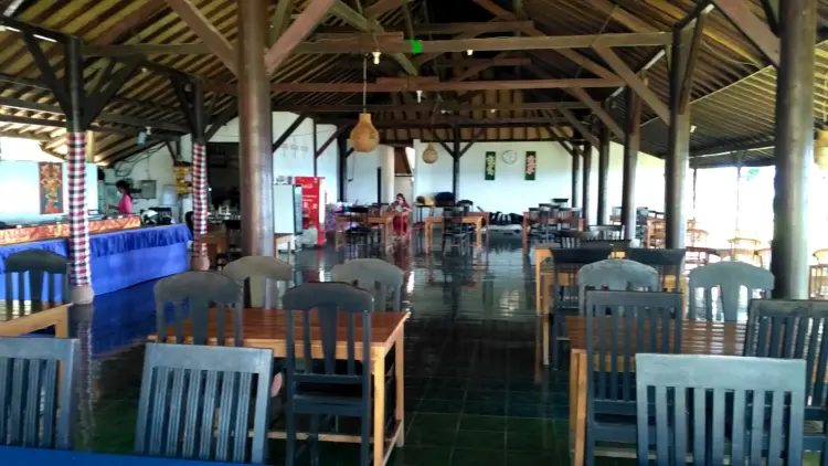 Restoran Ulam Segara Lesehan Ikan Bakar 8