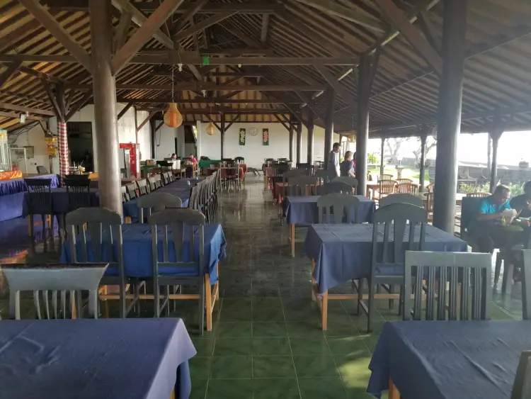 Restoran Ulam Segara Lesehan Ikan Bakar 3