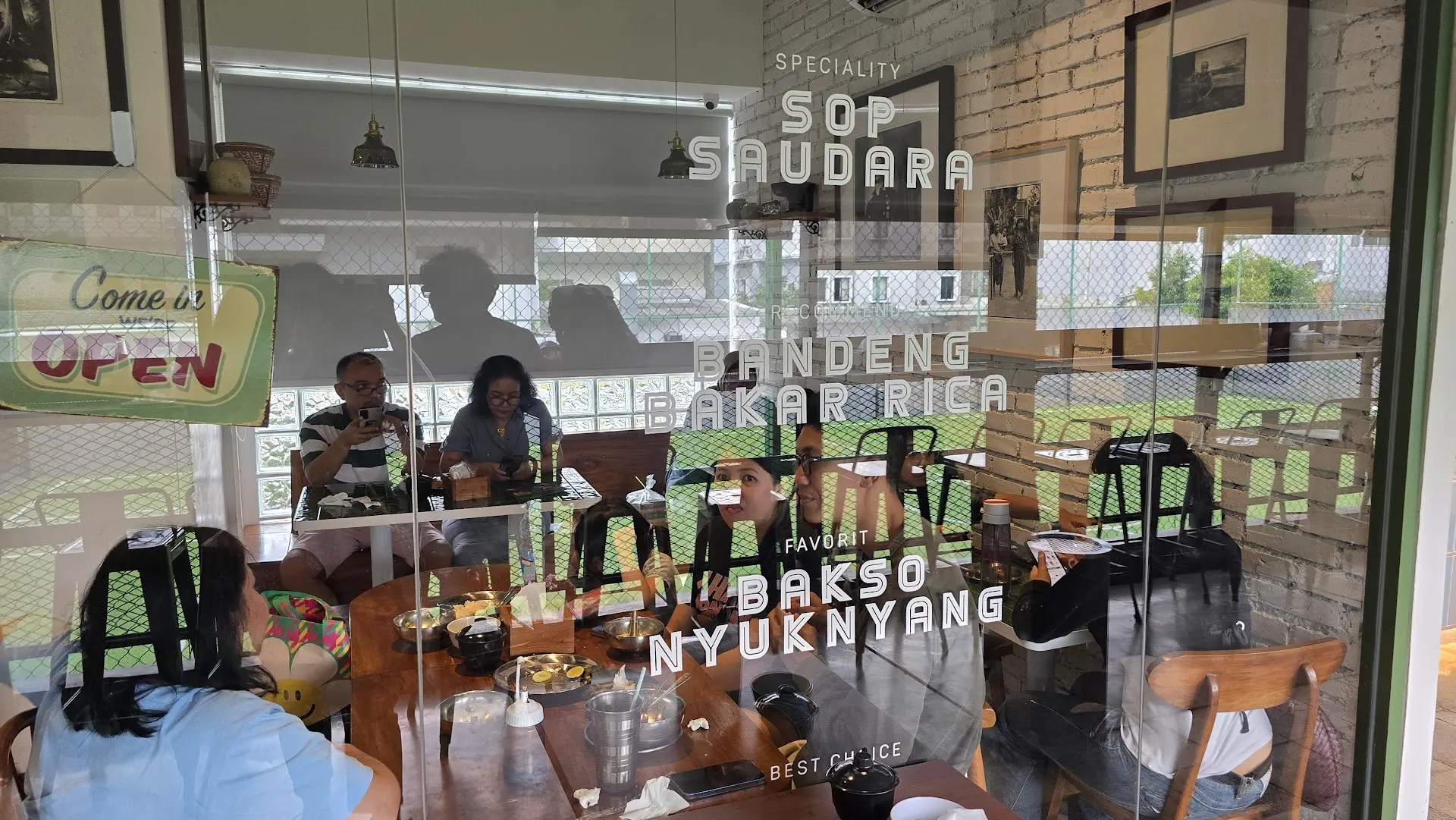 为这口全网爆火的无骨烤鱼，在Menteng挤到一身汗，到底值不值？ 2