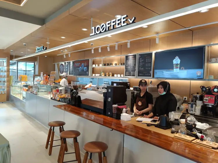 J.CO Giant Ekstra Serang 2