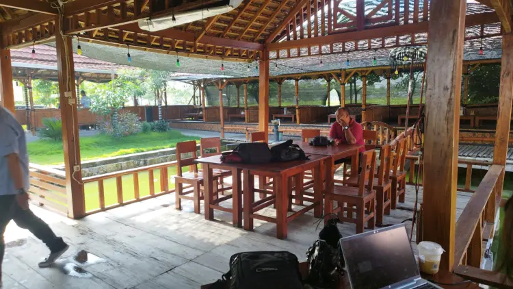 Semilir Resto & Cafe 1