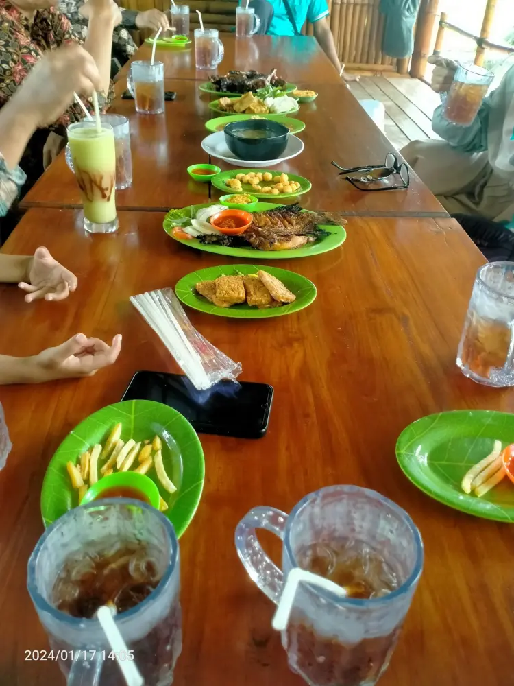 Semilir Resto & Cafe 6