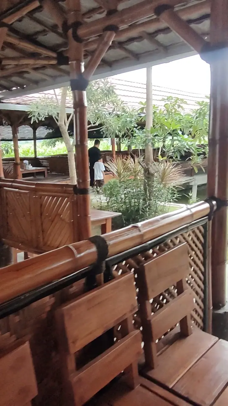 Semilir Resto & Cafe 5