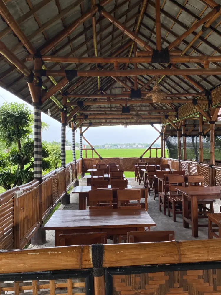 Semilir Resto & Cafe 3