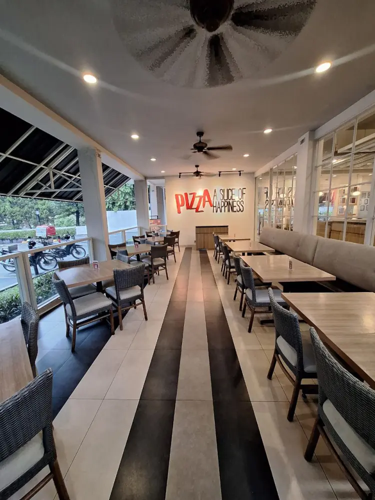 Pizza Hut Ristorante 1