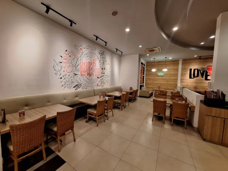 Pizza Hut Ristorante 2