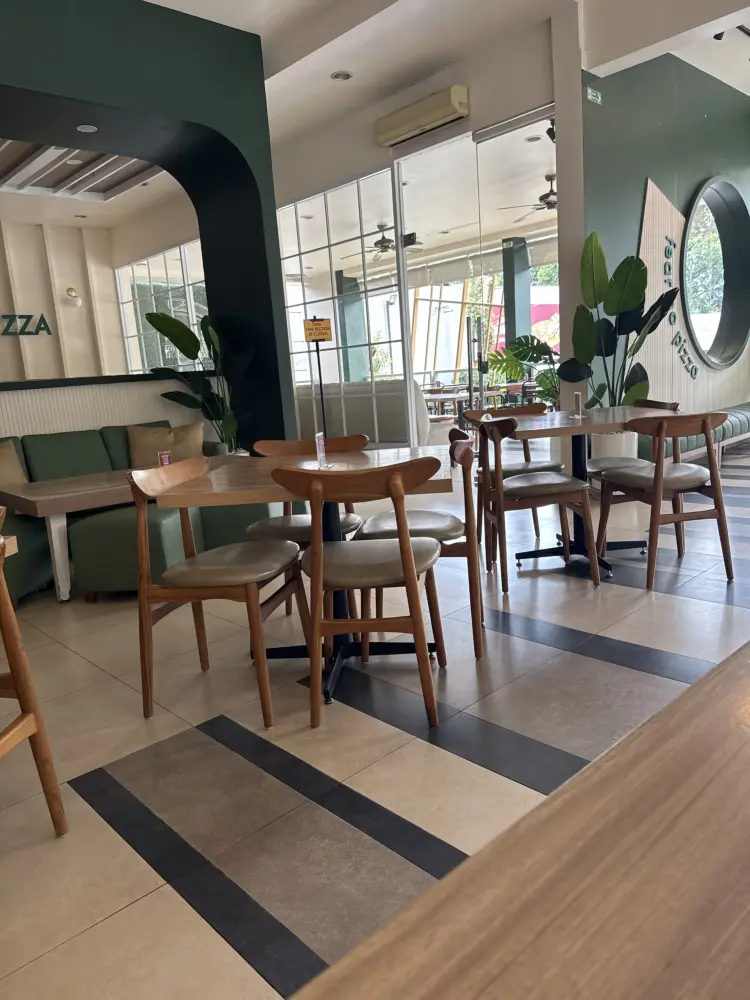 Pizza Hut Ristorante 8