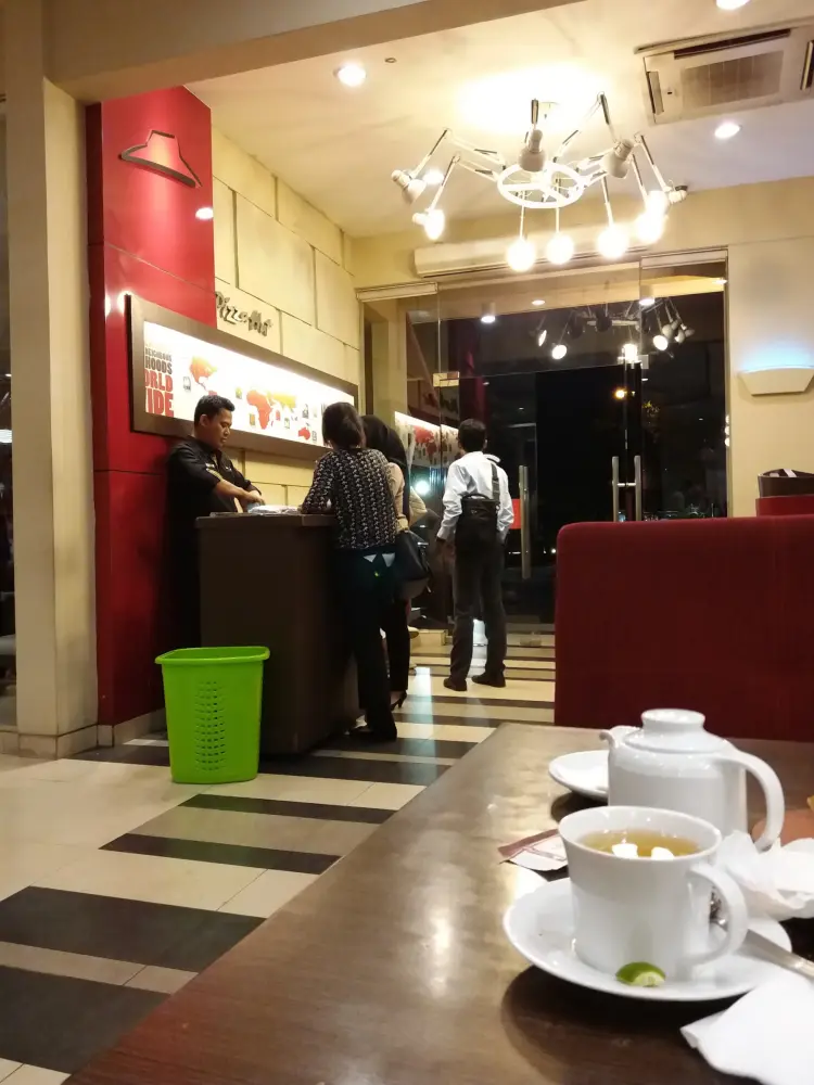 Pizza Hut Ristorante 3