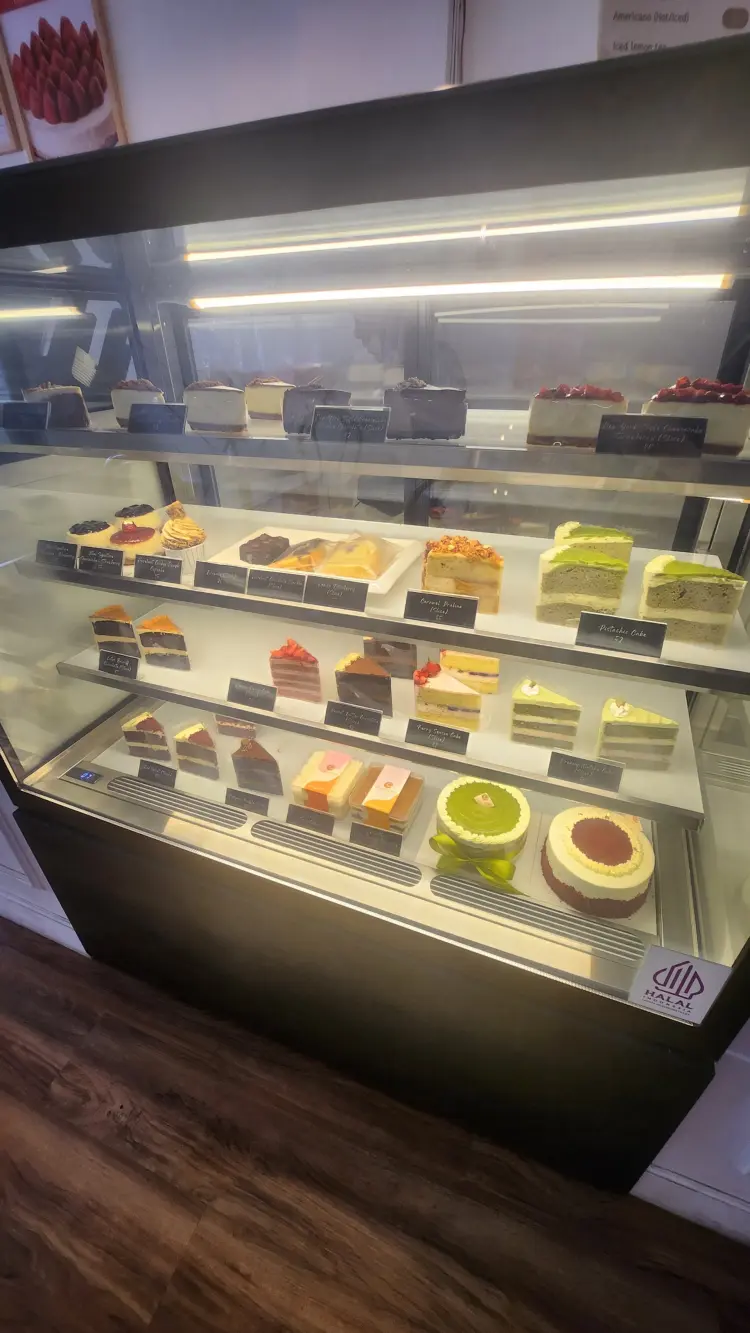 Clovery Cakes & Desserts 5