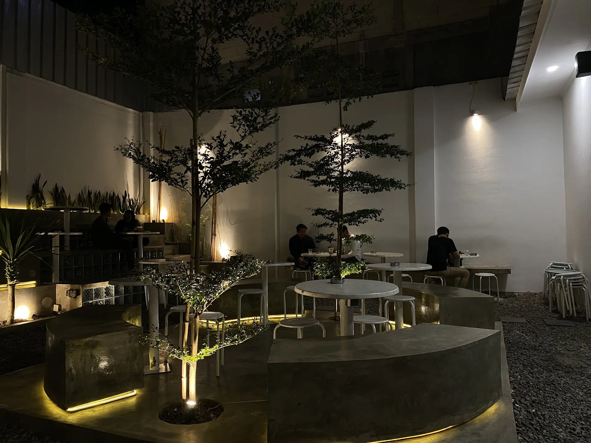 Good places in North Jakarta? This shop's coffee is Mantap, but the food is a bit Anjay… 1