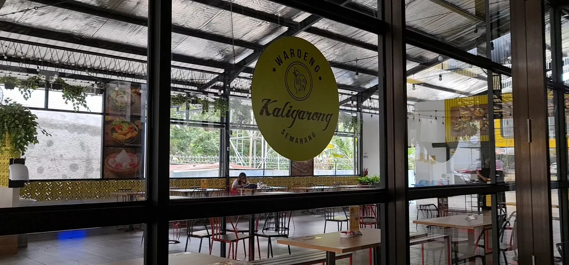 Under 50k per person, free rice refills, but this service speed… I'm speechless… 1