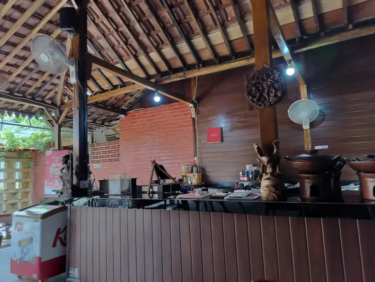 Resto & Cafe Rumah Suminten 5