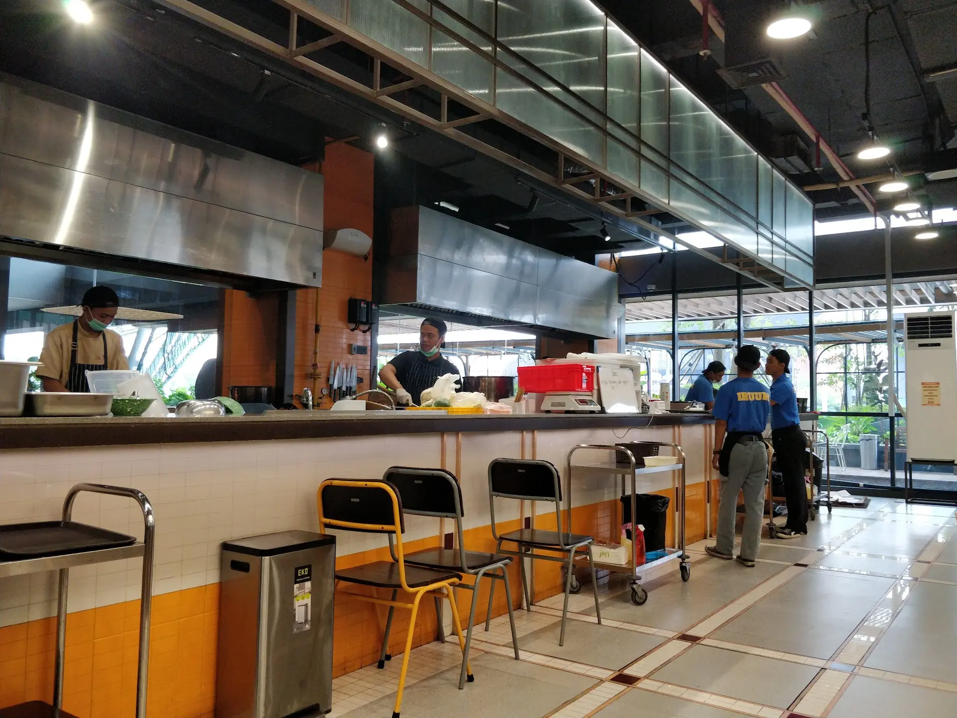 坦格朗这家爆火韩餐，除了排队和韩剧海报还剩啥？ 2