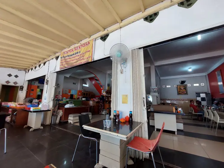 Pempek Sentosa Restaurant 1