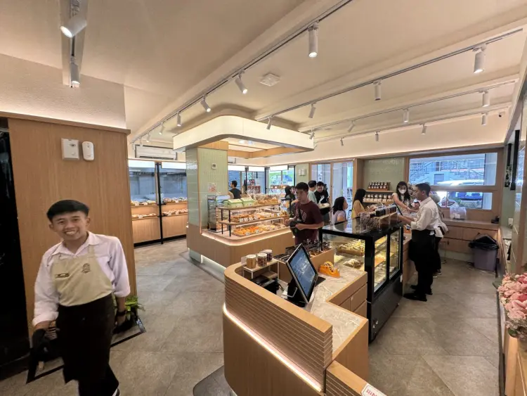 Lamama Asian Cafe And Bakery 6