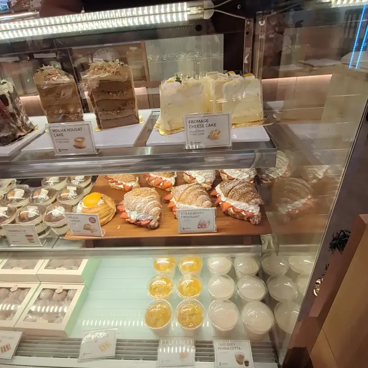 Lamama Asian Cafe And Bakery 9