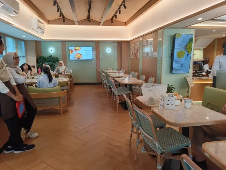 Lamama Asian Cafe And Bakery 8