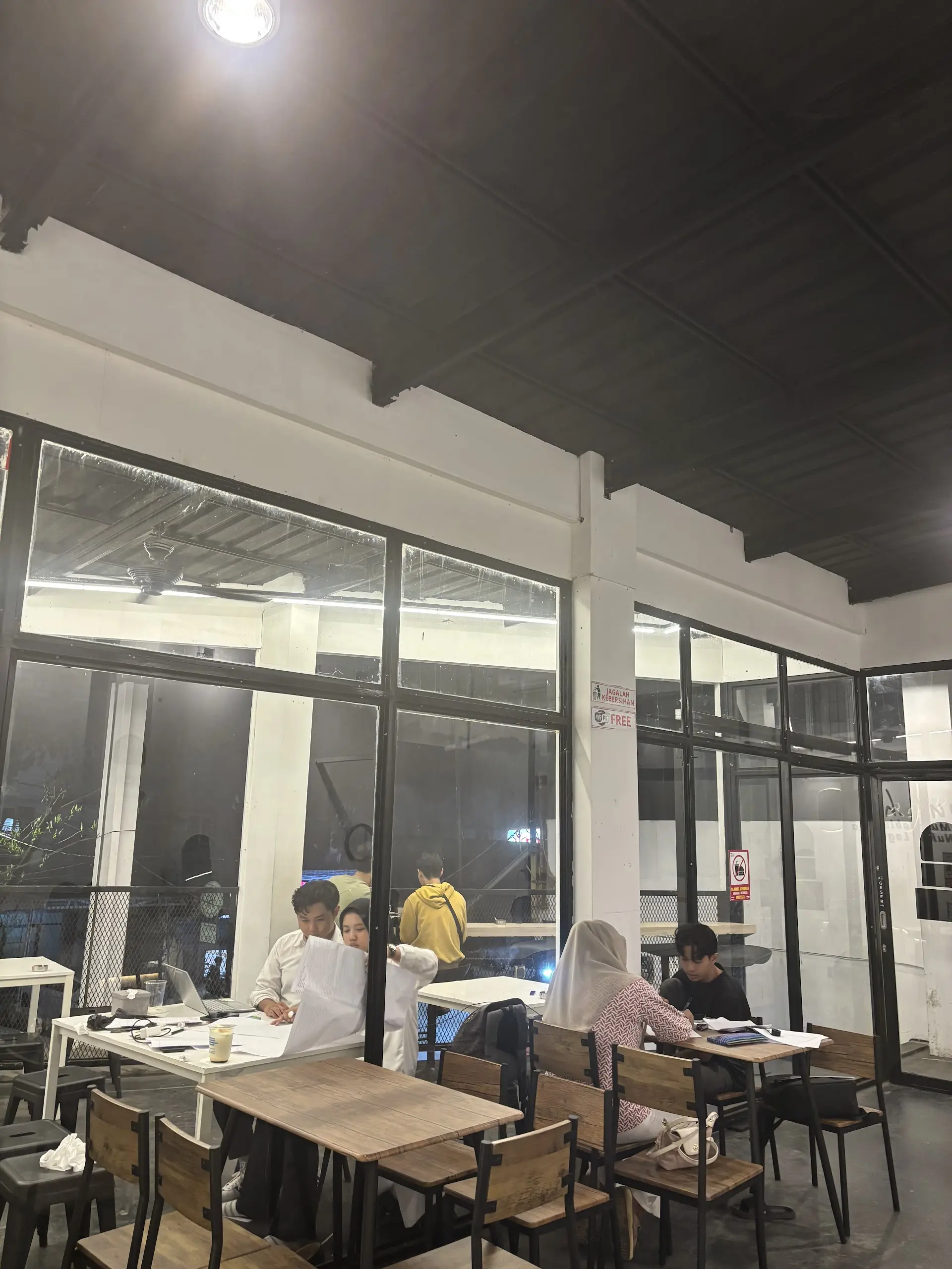 人均20k+还带空调，班贾尔马辛这家咖啡馆也太卷了！ 5