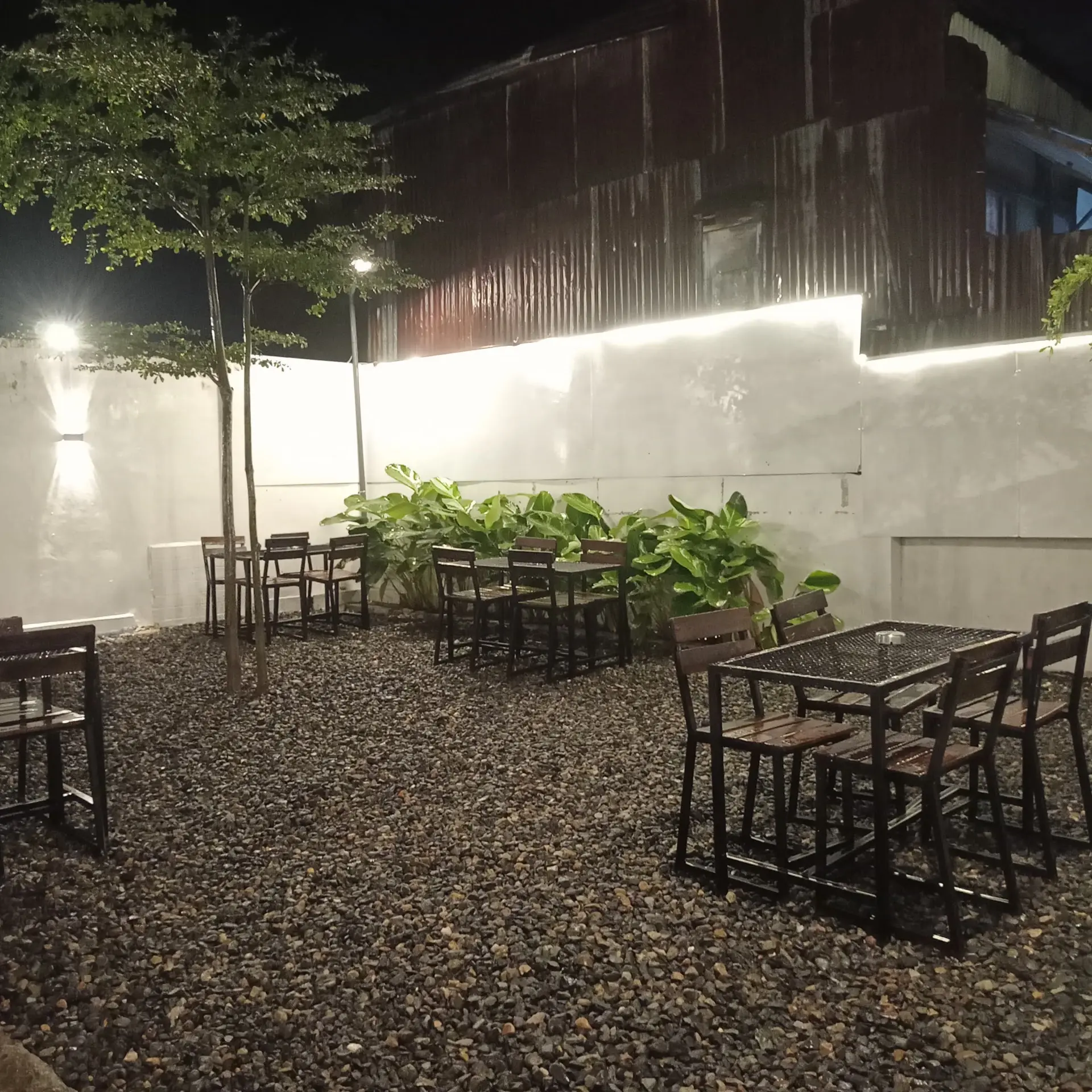 Rating Google 4.7, Mantap! Surga Nongkrong warga Lokal atau joroknya Anjay? 3